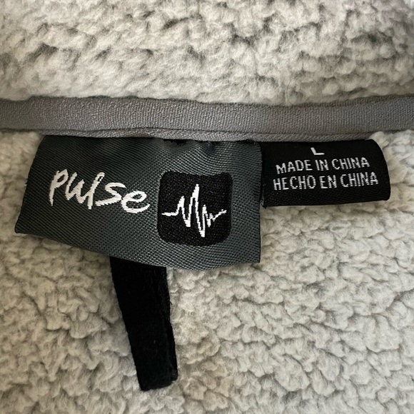 Pulse grey fleece jacket with pockets and snaps at neck super cozy and warm - Picture 9 of 10